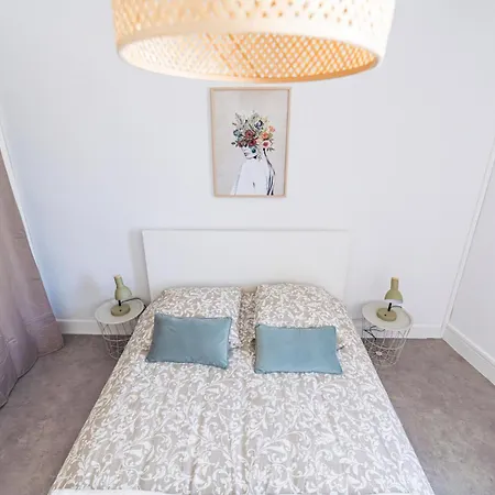 Holiday home Tys Home, Maison Spacieuse Avec Parking Reims